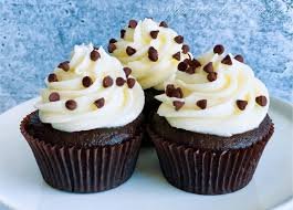 Blackbottom Cupcakes w/ White Chocolate Buttercream